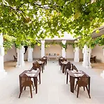 Masseria Le Carrube *