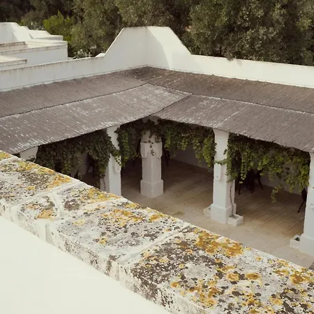 ファームステイ Masseria Le Carrube オストゥーニ
