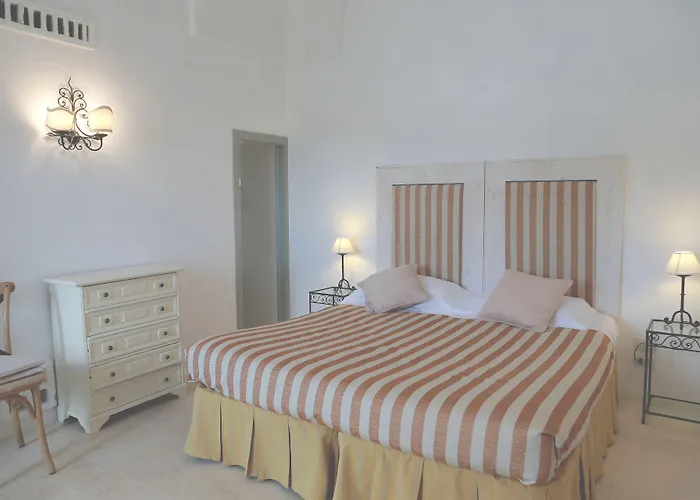 Masseria Le Carrube *